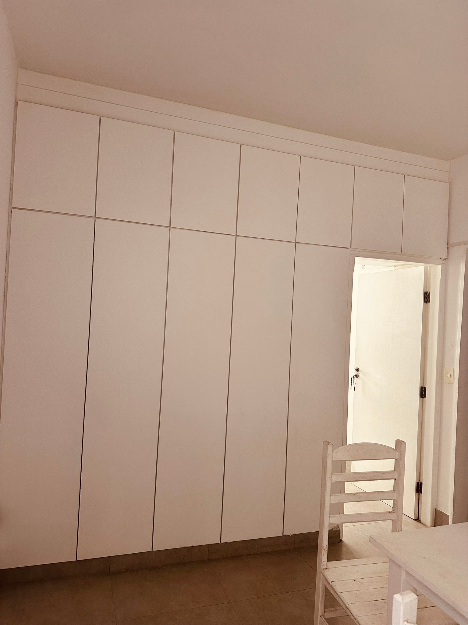 Kitnet com vaga de garagem e armários embutidos próximo ao Senac do Centro