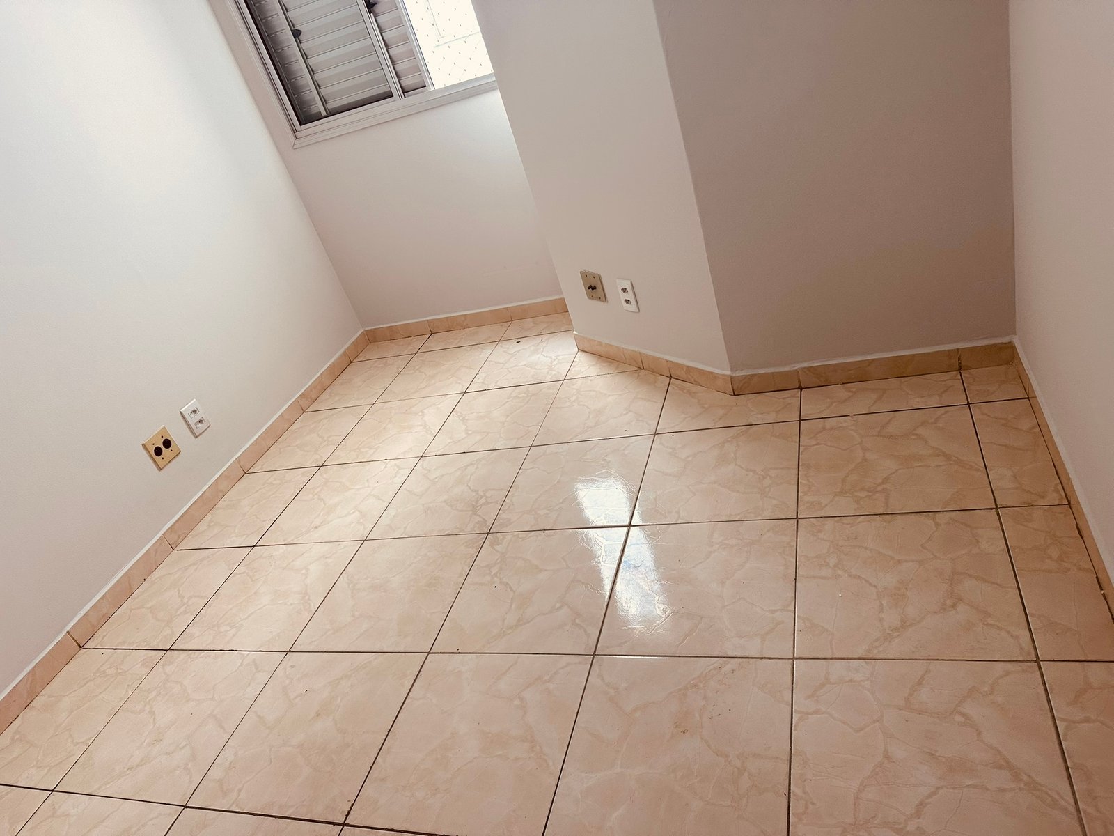 Apartamento no Botafogo com tres dormutórios, 2 banheiros, cozinha, garagem e lazer