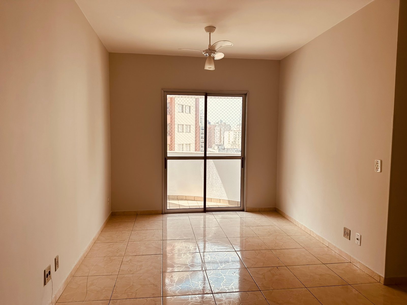 Apartamento no Botafogo com tres dormutórios, 2 banheiros, cozinha, garagem e lazer