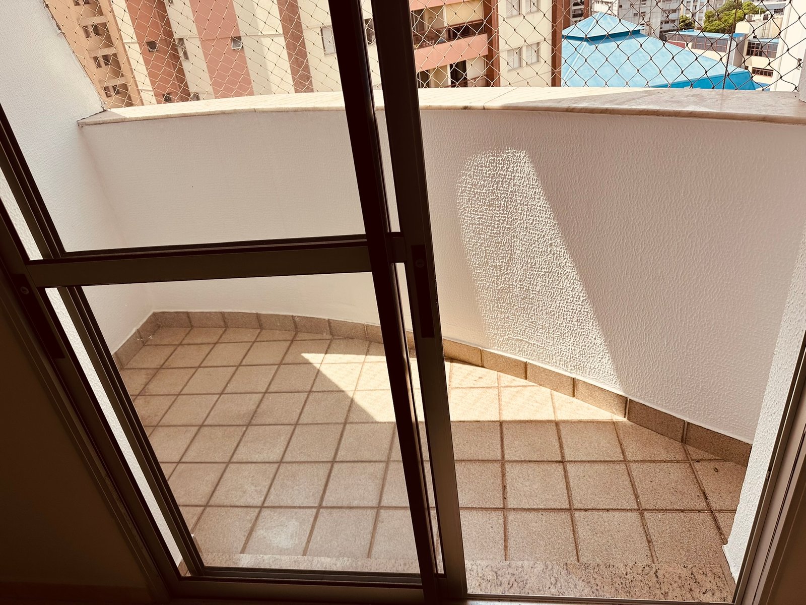Apartamento no Botafogo com tres dormutórios, 2 banheiros, cozinha, garagem e lazer
